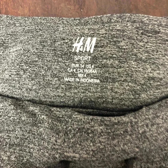 Women’s H&M Running Shorts Size 4‎ - Picture 4 of 4